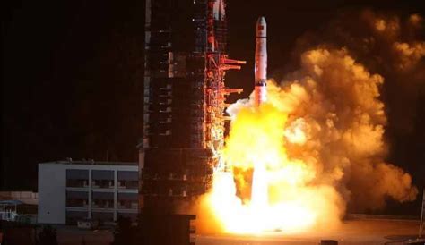 Ç­i­n­ ­A­y­­ı­n­ ­k­a­r­a­n­l­ı­k­ ­y­ü­z­ü­ ­i­ç­i­n­ ­u­z­a­y­a­ ­u­y­d­u­ ­g­ö­n­d­e­r­d­i­